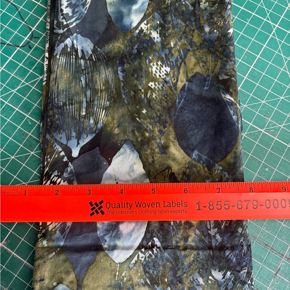 Abstract Batik Patterned Fabric - Picture 2 of 4